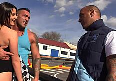 dinio pierde la apuesta y a su novia