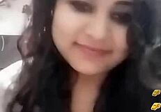 Sona bhabhi exposes her nipples during live web chat on bigo