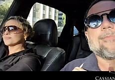 कैसी और पति ने ब्रासीलिया में दोस्त के साथ समुद्र तट पर भाप से भरा थ्रीसम किया