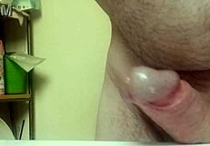 बड़े लंड पर बिना हाथ लगाए विशाल झड़ना