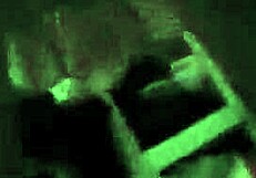 enga�ando a mi esposo con un compa�ero de trabajo en la tienda de ropa.