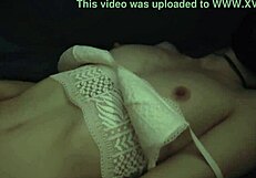 कामुक मॉडल वेबकैम पर उत्तेजक मुठ मार झड़न का आनंद