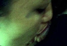 se engolosina mamando y tomando pis