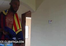 मोटी एबोनी पड़ोसी बड़ी काली लंड के लिए झुकी हुई