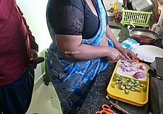 तमिल मेड Kanika के सामने हार्ड लंड फ्लैश कर मस्ती में मुठ मारी