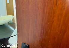 Flagrei minha esposa com neg�o no nosso apartamento gozei na punheta enquanto ele gozou fudendo minha esposa