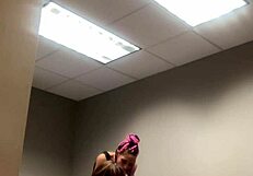 वाह, इन लैटिना और एबोनी बेब्स को रफ थ्रीसम में देखो!