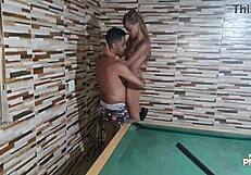 Jogando Sinuca e Sentando no Taco