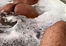 rebolando na minha piroka morena gostosa