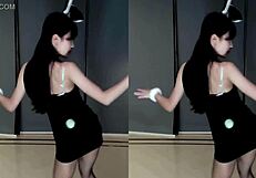 chinese cutie dancing with sexy moves worth watching