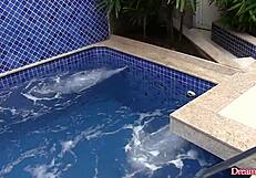 Sucking tgirl nicolly pantoja seduces painter