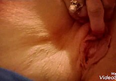 Milf amateur solo masturbates her big ass and pussy in hardcore play
