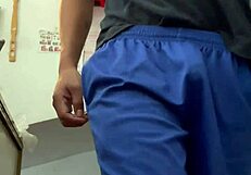 Joven Mexicano Se Masturba En Una Tienda De Abarrotes