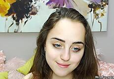 small tits brunette babe vibes her clit solo on webcam