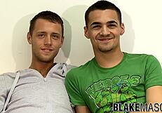 हॉर्नी ट्विंक्स Craig और Ian, हार्ड पाउंडिंग से पहले BJ स्वैप करना चाहते हैं?