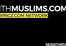 उसे पेंटेड नेल्स चाहिए थे जब उसकी गीली चूत ली गई