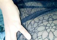 अकेलापन लगा तो छूने लगी खुद को और भरी हुई चूचियां दिखाईं