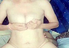 me senté a gozar encima de su polla, vine primero luego mi compañero de trabajo