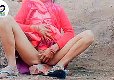 bhabhi lifted her saree and fingered, stirring up my mind