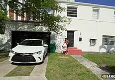 बबल गांड वाली एलेक्सा वेगा वैन में एडवेंचर चुदाई