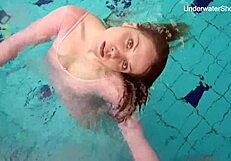 Simonna looks stunning and steamy at the public pool