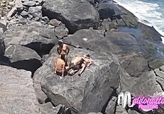 I saw amateurs transando on a public beach in Rio de Janeiro, bareback gay sex