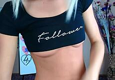 Girl Masturbates Solo on Webcam