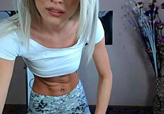 Girl Masturbates Solo on Webcam