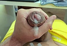 Piroca babada gostosa twink shows off exotic Brazilian charm.