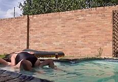 In the swimming pool, amateurs enjoy huge cocks and moaning orgasms outdoors