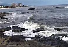 Manu Fox naked and fingering on the beach