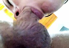 मैं रोक न सकी और चर्च के पादरी के लंड पर गैग कर लिया