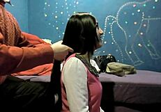 लंबे बालों का फेटिश वीडियो टेसिंग हेयरजॉब के साथ