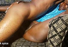 हवुसा गर्ल क्विक स्टीमी सेशन के लिए ड्रॉप्स बाय।