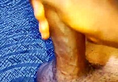 क्रीमपाई अलर्ट! मुठ मारते पकड़ी और बड़े लंड से जोरदार चुदाई