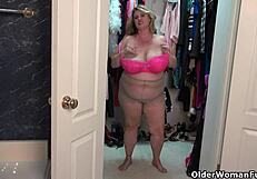 Bbw Milf Kimmie Kaboom Fingers Pussy In Nylons