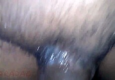 यार, इस रंडी की टाइट गांड में गहराई से ठोक रहा, उसके बड़े चुचे उछल रहे बालों वाली कमर पकड़कर