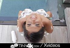 टिनी 18+ 4के टाइट चूत वाली चिक्स मोन्स्टर लंड के लिए फैलती हैं