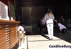 टैटू वाली बेब ब्लैक लंडों को वाइल्ड ब्लोबैंग में चूसती