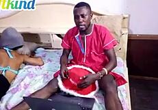 सफेद स्लाइम चूत को चढ़कर फोड़ देता है