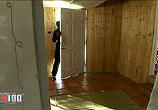 बड़े चुचे वाली काली डॉना रेड बड़े काले लंड से चुद रही