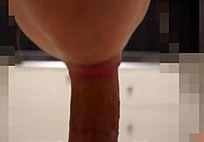 Cremita en su boca late mi polla y lo nota