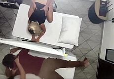 Video Grabación Real! Masajista Bangs Wife Next to Husband with Huge Ass