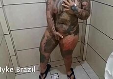 tatuda fogosa da dois pirocudo e mama bem gostoso com anal e assfucking