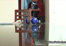 पेटाइट 18+ लातीना हॉटी बीबीसी हैमरिंग जोर से लेती है