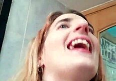 actriz gemma gomory probando unas bolas chinas