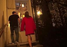 रशियन जवान हसीना अमेरिकी अजनबी से उर्वर चूत पर झड़वाती कम