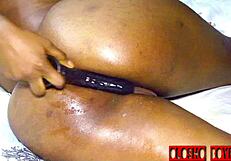 i'm massaging this babe's pussy until she squirts