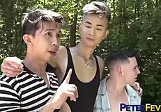 मैं डैनी विल्कॉक्स को एशियन जॉक लेवी फॉक्स को बेयरबैक ऐनल से ब्रीड करता हुआ देखता हूं