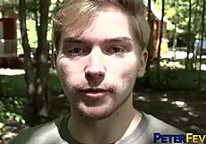 मैं डैनी विल्कॉक्स को एशियन जॉक लेवी फॉक्स को बेयरबैक ऐनल से ब्रीड करता हुआ देखता हूं